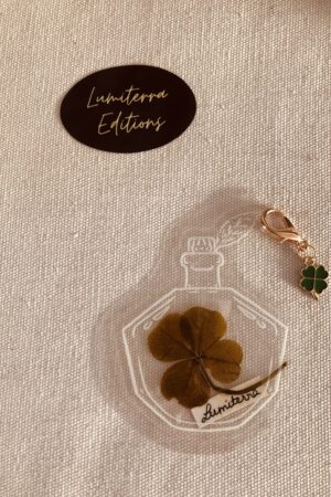 🌿 Marque‑page Vegetal Charm – Véritable trèfle à 4 feuilles & charm trèfle