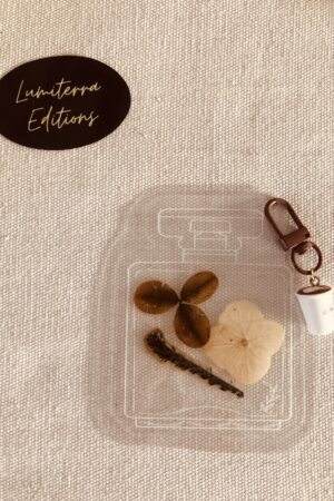 🌿 Marque‑page Vegetal Charm – Fleurs naturelles & coffee baleine